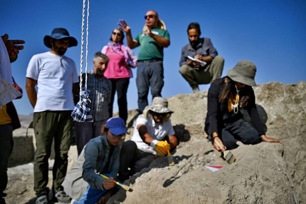 Odanın içindeki yığın, arkeologları şaşkına çevirdi! Urartular neden gizlemiş olabilir? 16